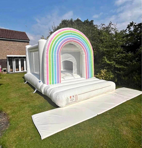White inflatable bouncy castle - white,